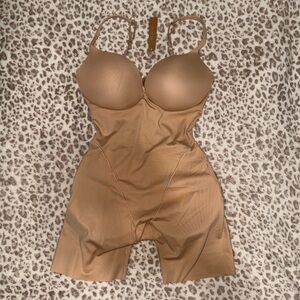 SOLDDD!!! SKIMS Push Up Enhancing Padded Mid Thigh Bodysuit - NWT